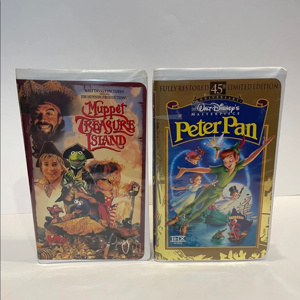 Lot of 2 Pirate Clamshell VHS Tapes - Peter Pan & Muppet Treasure Island